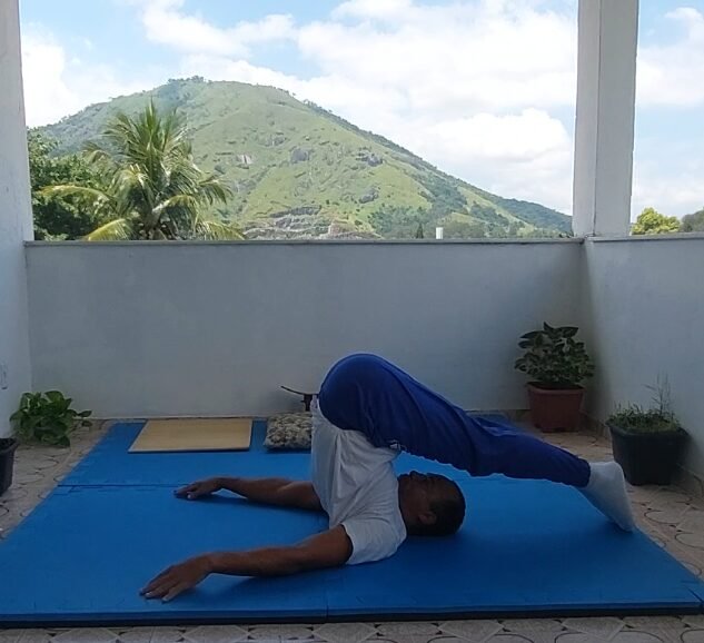 yoga-asana-halasana-cjhygino-arqueiro-taoista-aulas-online-presencial