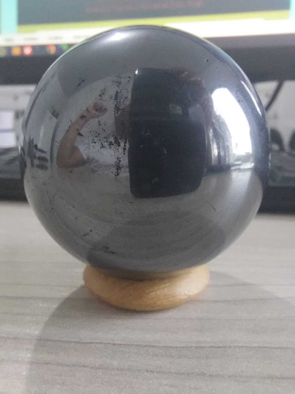 Esfera de hematita natural energizada para aterramento profundo e estabilidade
