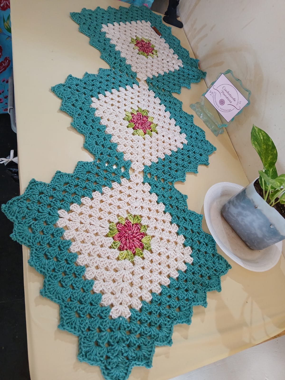 crochetando-memorias-caminho-de-mesa-croche-artesanal-colorido
