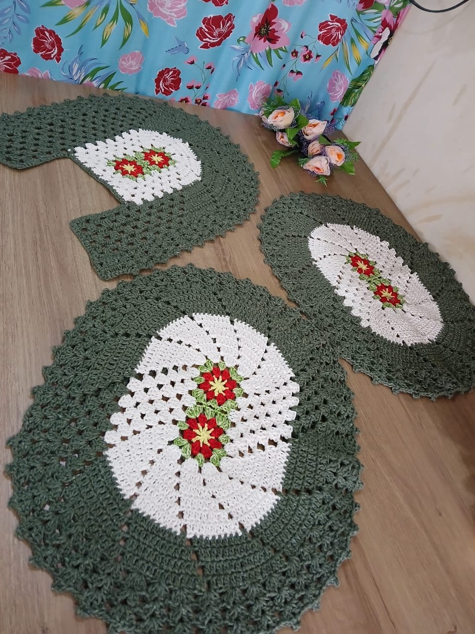 Tapetes de banheiro em crochê artesanal feitos à mão