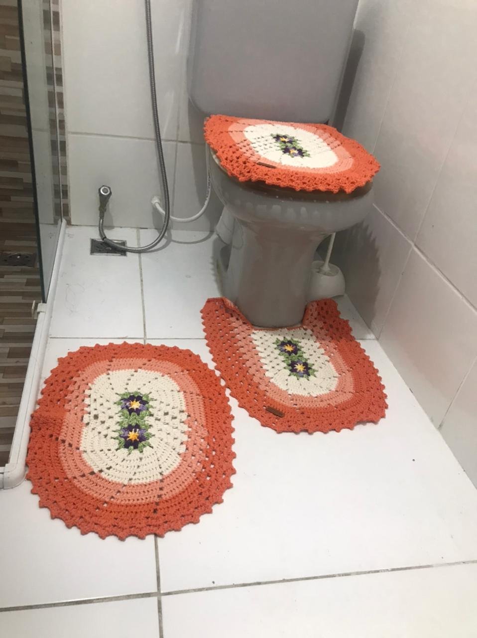 Jogo de banheiro em crochê artesanal em tons naturais